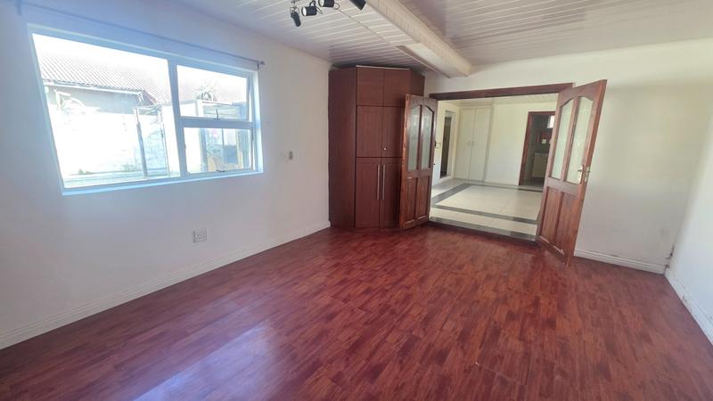 5 Bedroom Property for Sale in Kensington Western Cape